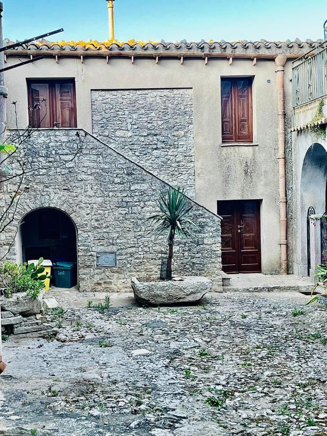 Cortile Padre Vincenzo Appartement Erice Buitenkant foto